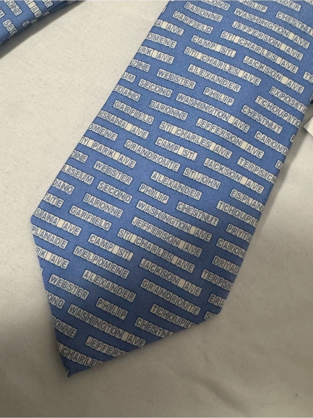PERLIS Vineyard Vines Street Tiles Iconic New Orleans Patterned Uptown Silk Tie